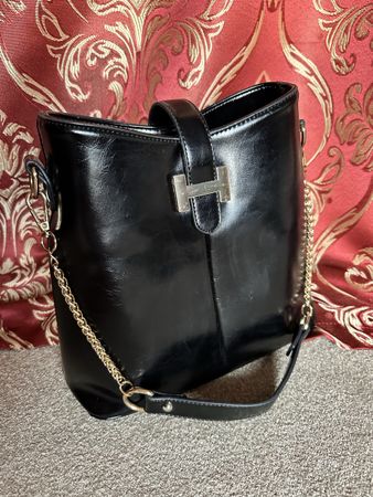 Schulter Tasche schwarz, wie neu, gold Accessoires