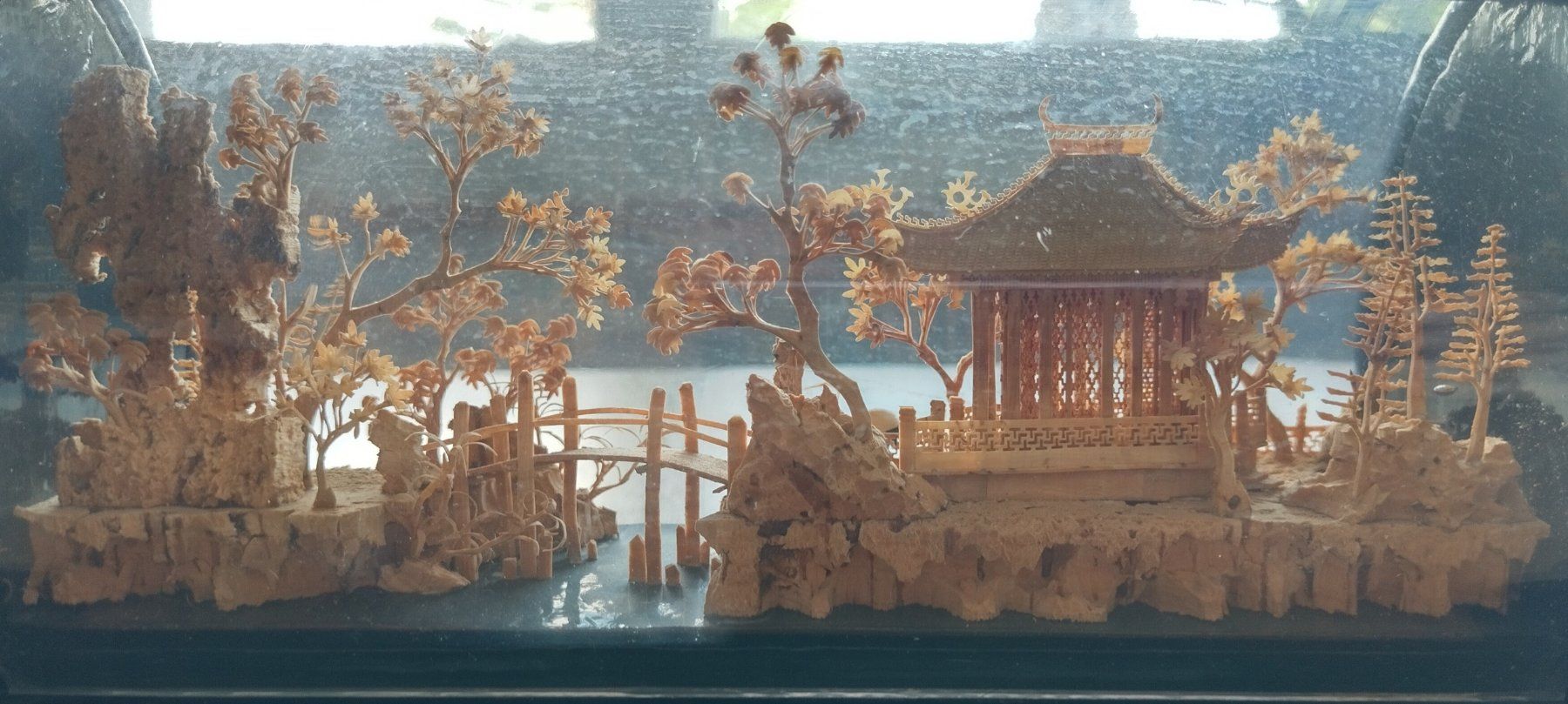 Tutte le decorazioni: Chines. Korkdiorama / Korkschnitzerei im Glaskasten – Usato da Jona venduto da Argus36 2