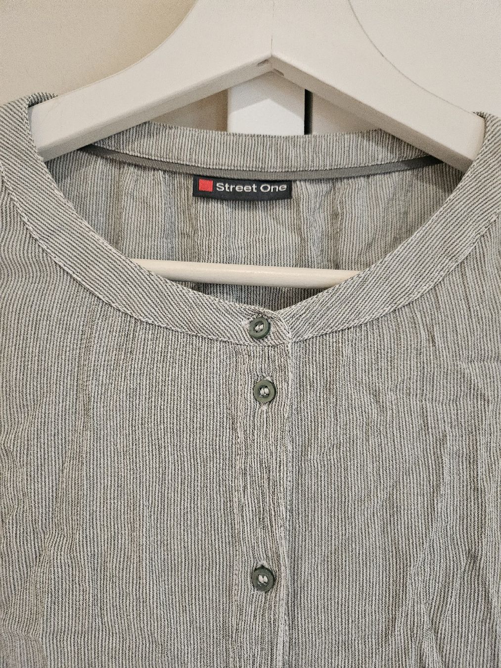 Blusen: Street One Bluse grün gestreift 42/44 – Gebraucht aus Allschwil von na.wi.90 2