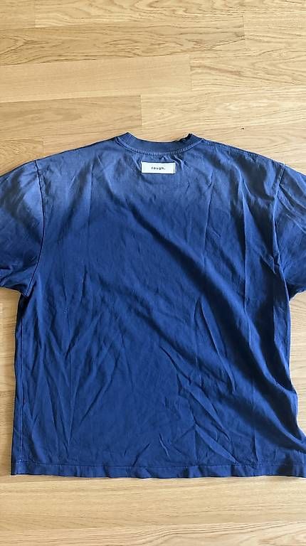 T-shirts: Rough Tshirt – D'occasion à Dietikon par Sara1409 2
