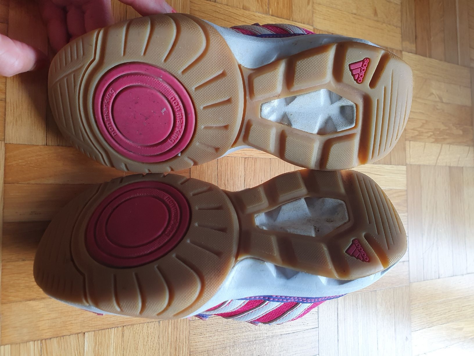 Adidas Schuhe für Jungen: Adidas Hallenturnschuhe Gr. 30 – Gebraucht aus Zürich von cha_bfl5 3