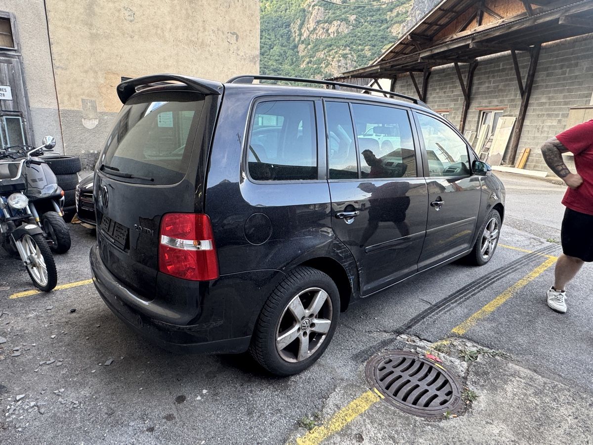 VW Automobili: VW Touran 2.0 TDI – Usato da Thônex venduto da COCO_VR6 3