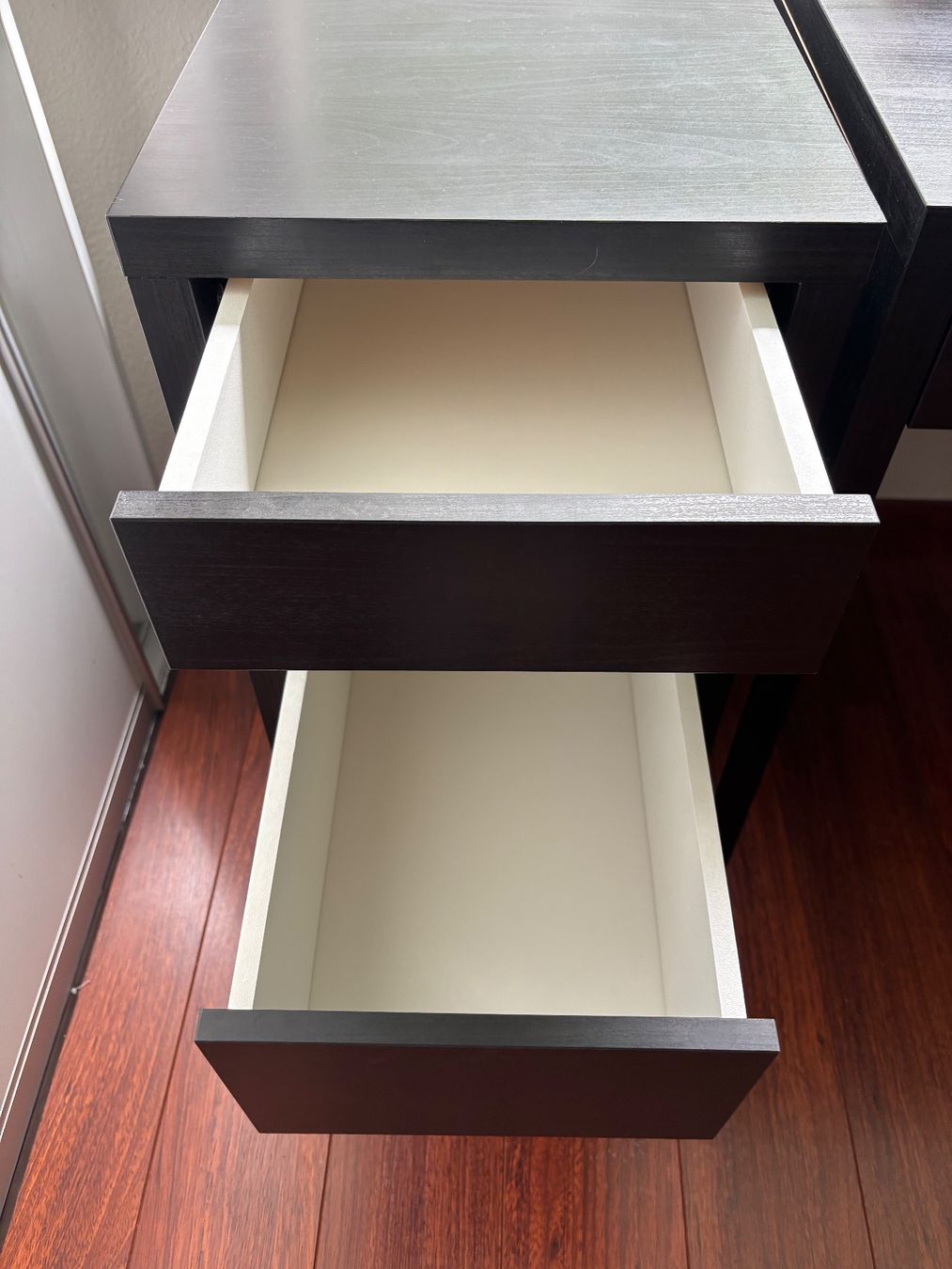 Ikea Scrivanie: Ikea Micke Schreibtisch dunklebraun – Usato da Cham venduto da bet_jp2l 8