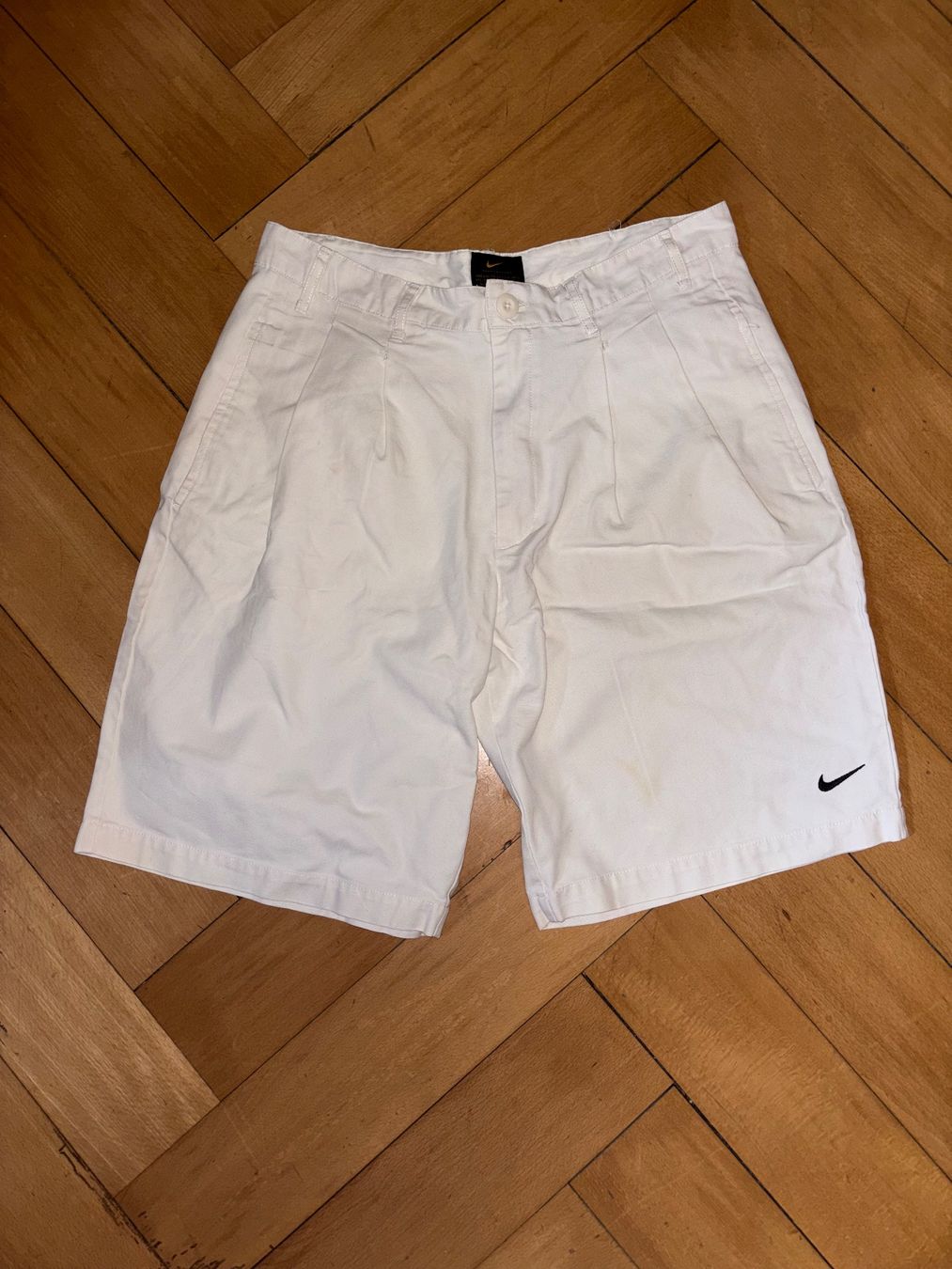 Nike Hosen: Nike Shorts Weiss – Gebraucht aus Zürich von LinoBossi