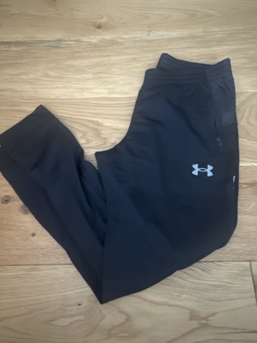 Under Armour Hosen: Jogging under Armor – Gebraucht aus Founex von reb_fws9