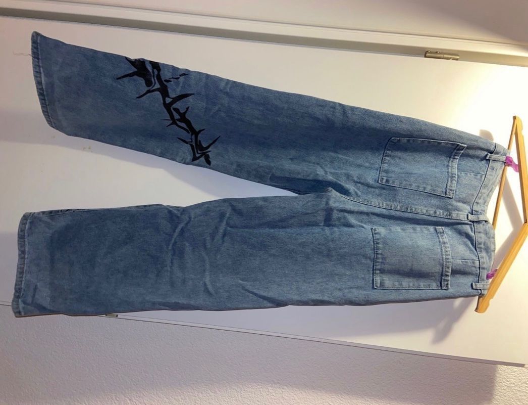 Jeans: Jeans mit Aufdruck – Nuovo (secondo la descrizione) da Sutz venduto da lue_r6b7 1