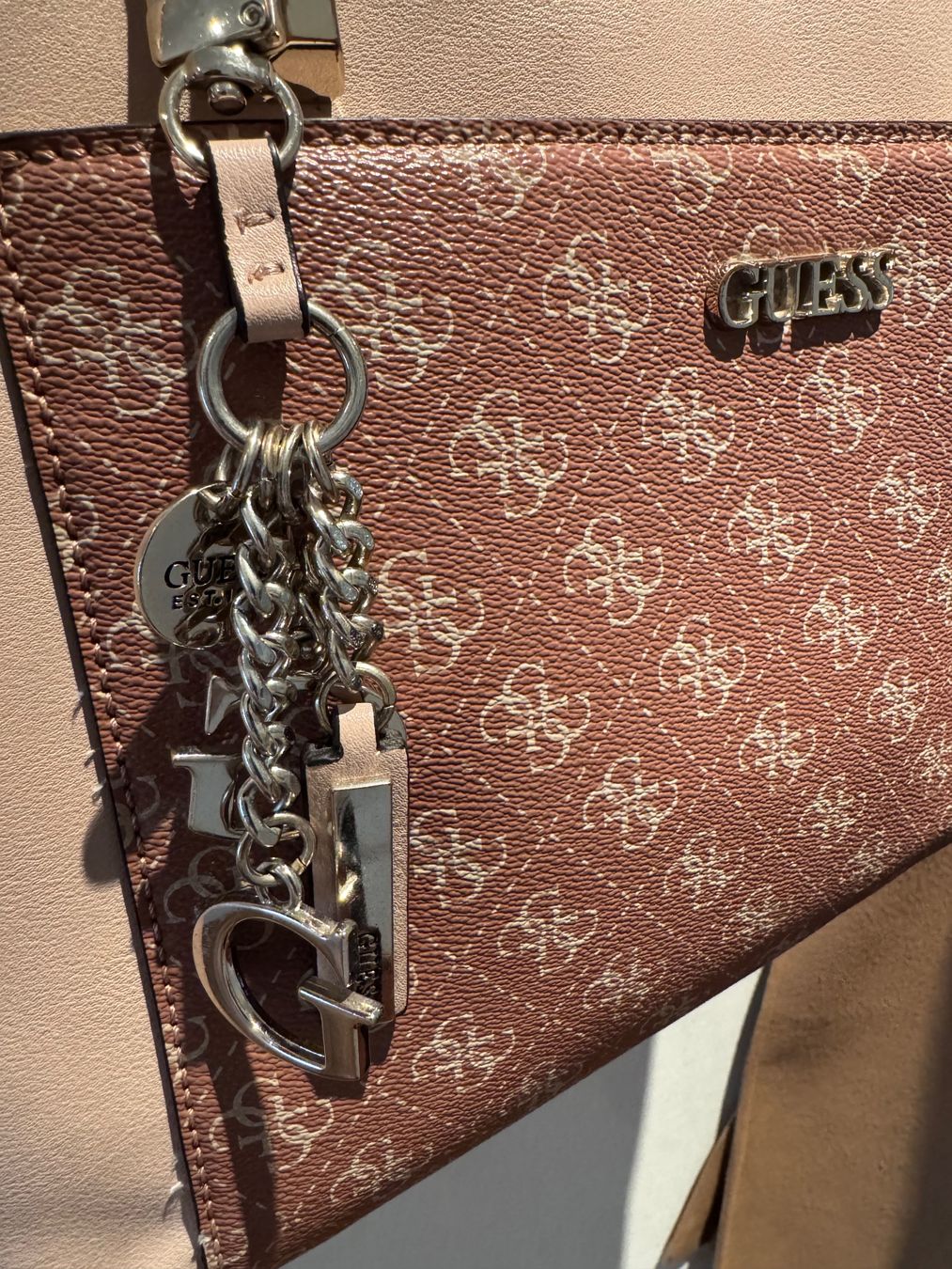 Borse da donna: Guess Handtasche/Shopper, rosa-braun – Usato da St. Gallen venduto da lmk_6695 1