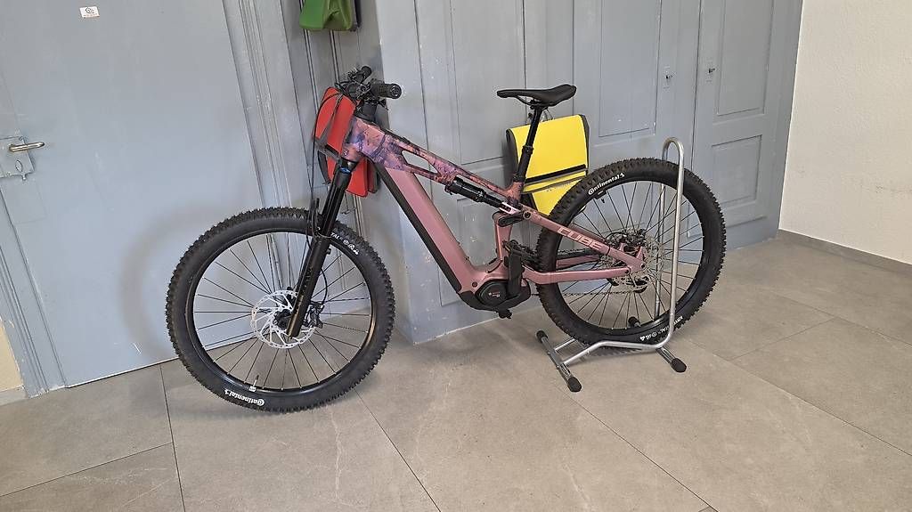 Vélos: E-Bike Cube Neu Carbon 800WH  – D'occasion à Bronschhofen par Timi.g 1