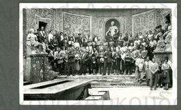 AK sw Hellbrunn A Salzburg Besuch Gruppenbild 100 Pers ≈1960