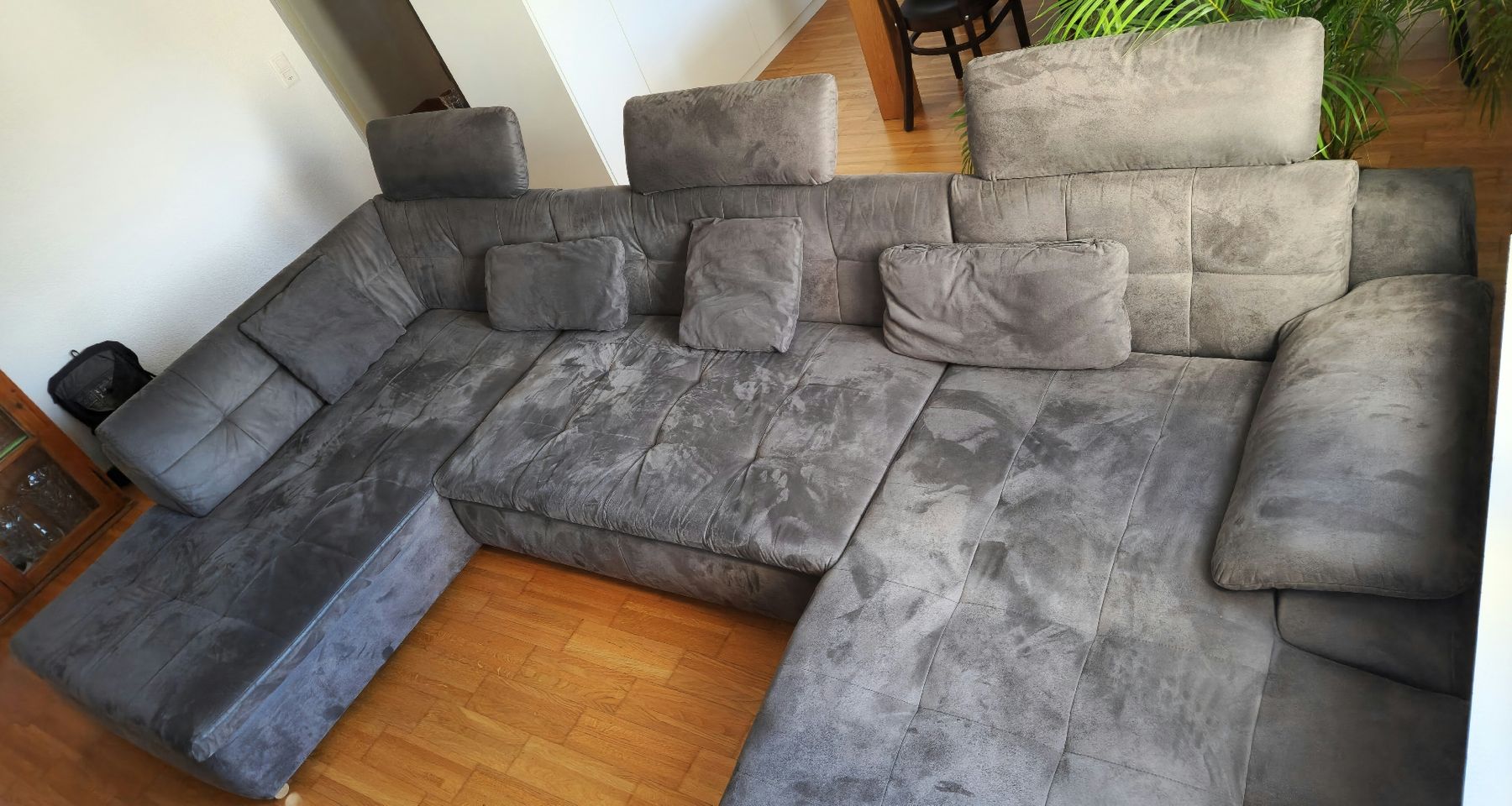 Conforama Divani: Grosses Ecksofa grau mit Schlaffunktion und Bettkasten – Usato da Zuchwil venduto da Smeili64 3