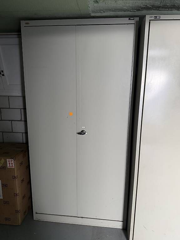 Armadi: Metallic storage cabinet – Usato da Pfäffikon SZ venduto da lar_wl22