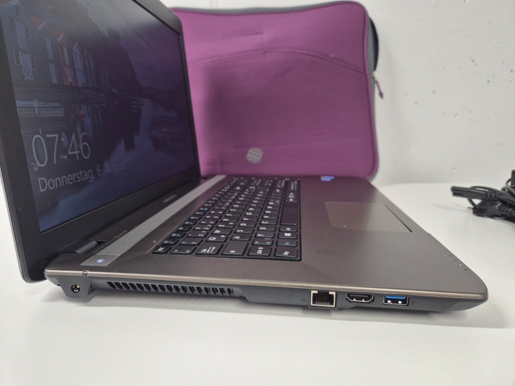 Medion Portables: Medion Akoya Notebook 17.3 Zoll – D'occasion à Sitterdorf par Lenggi7 1