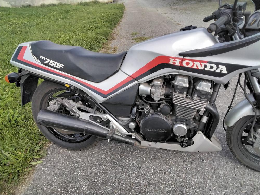 Cronologia CBX 750F