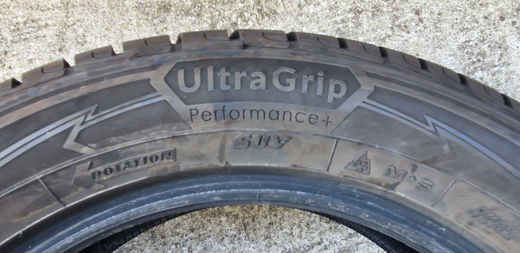 Goodyear Pneus & Kompletträder: ***** 4 pneus hiver Good Year ultragrip performance+ SUV – Gebraucht aus Villaz-St-Pierre von Ubid 1