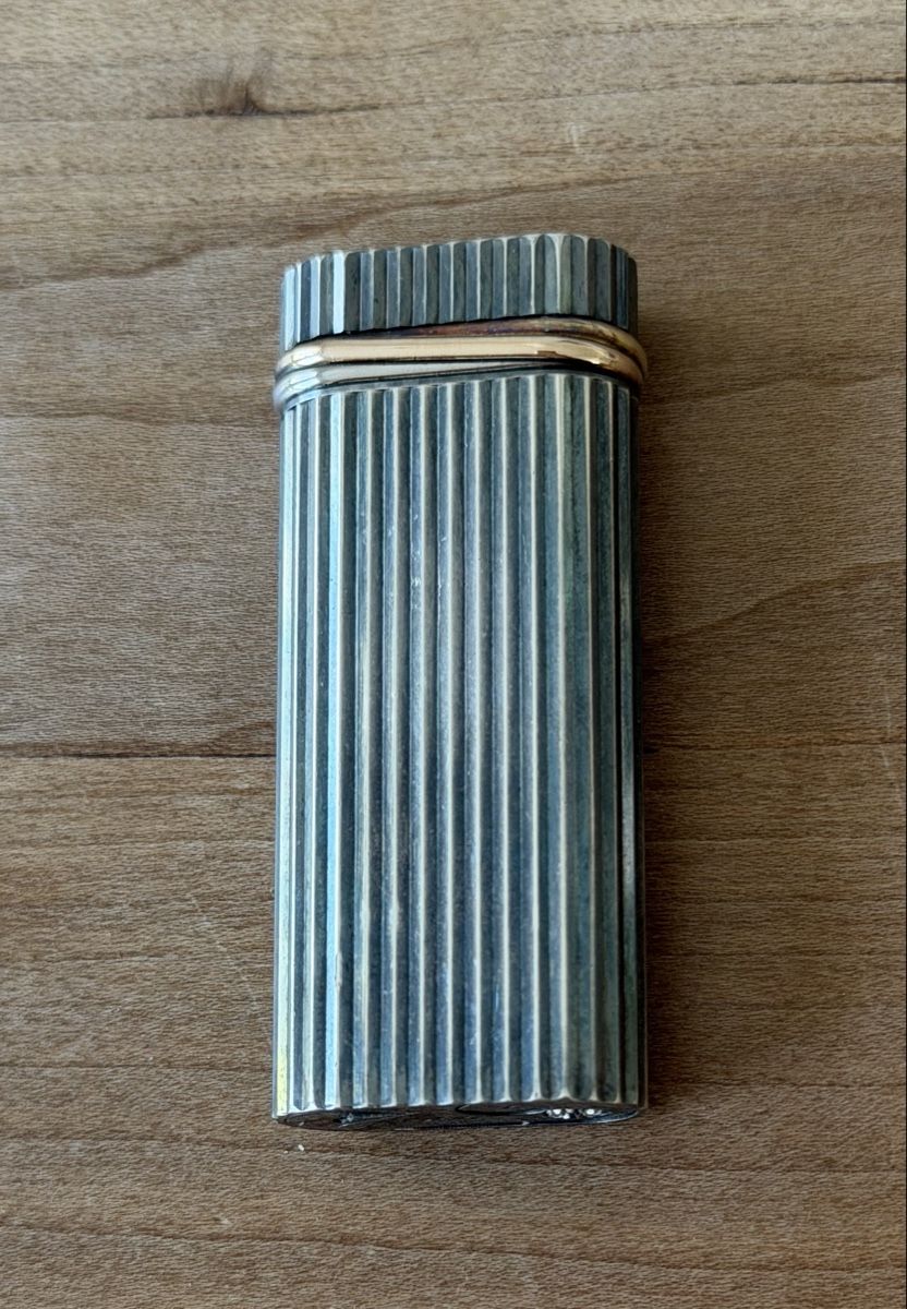 Cartier Accendini: Original Oval Ribbed Cartier Trinity Feuerzeug – Usato da Embrach venduto da watchesandlighters 4