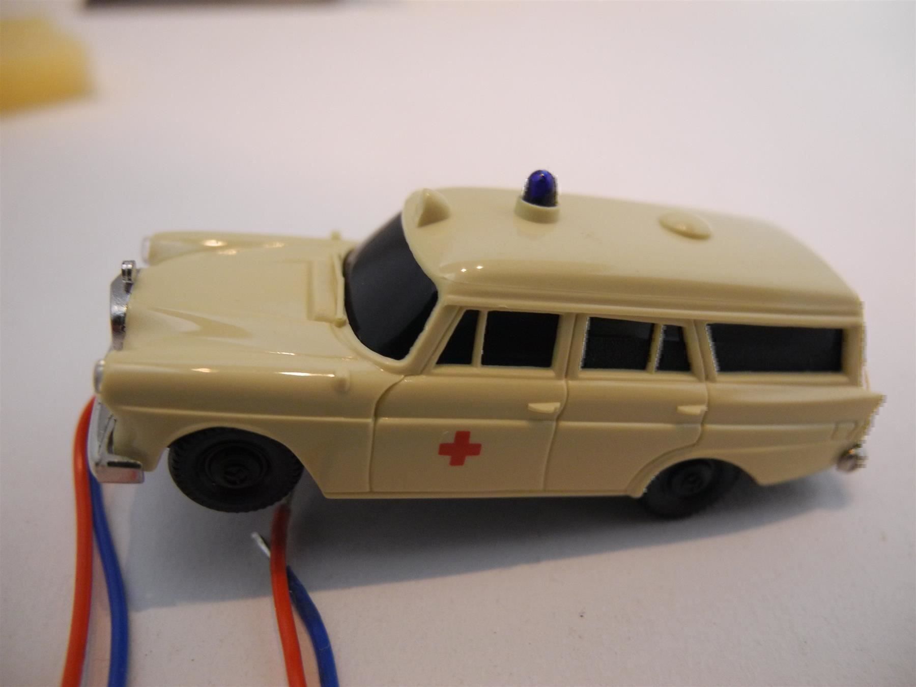 Brekina Modellautos: Brekina 2070 Krankenwagen, Nr. b82 – Neu und originalverpackt aus Kottwil von Crazyrolf 1