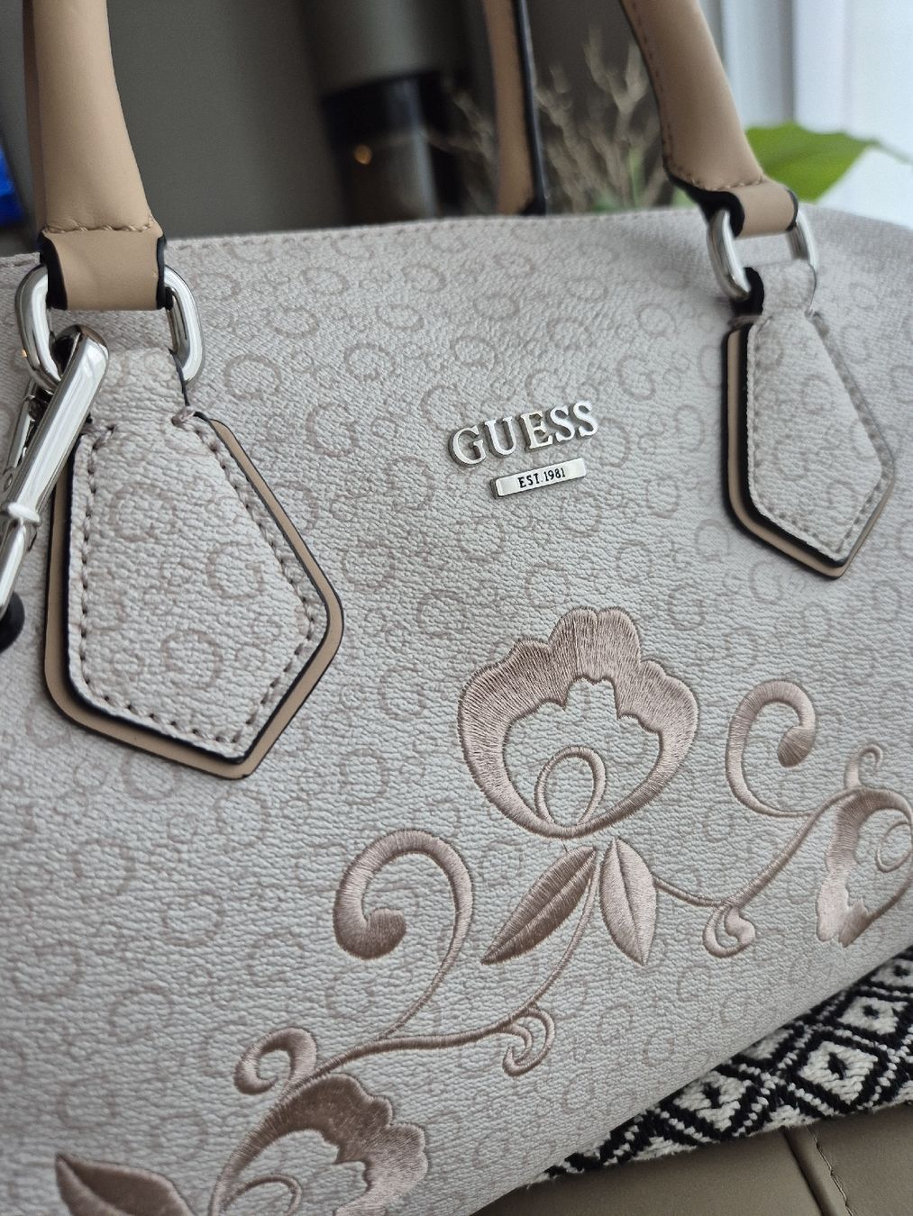 Guess Taschen für Damen: Guess Tasche – Neu (gemäss Beschreibung) aus Weisslingen von Airgate 9