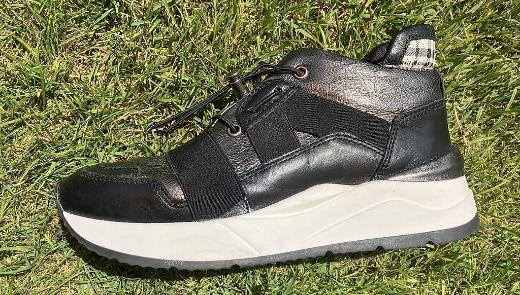 Scarpe da donna: Mjus Sneaker metallic/schwarz Gr.37 – Usato da Lyss venduto da stubenwagen