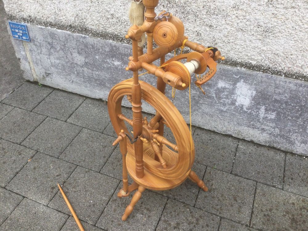 gebrauchtes-sch-nes-spinnrad-zum-wolle-verarbeiten-gebraucht-in