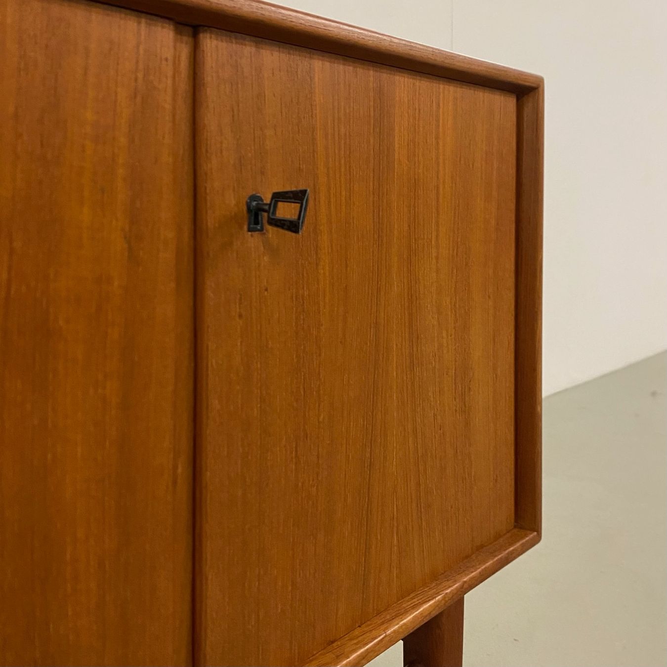 Credenze: Mid-Century Teak Sideboard Riestenpatt 60s – Usato da Basel venduto da MidMod20C 4