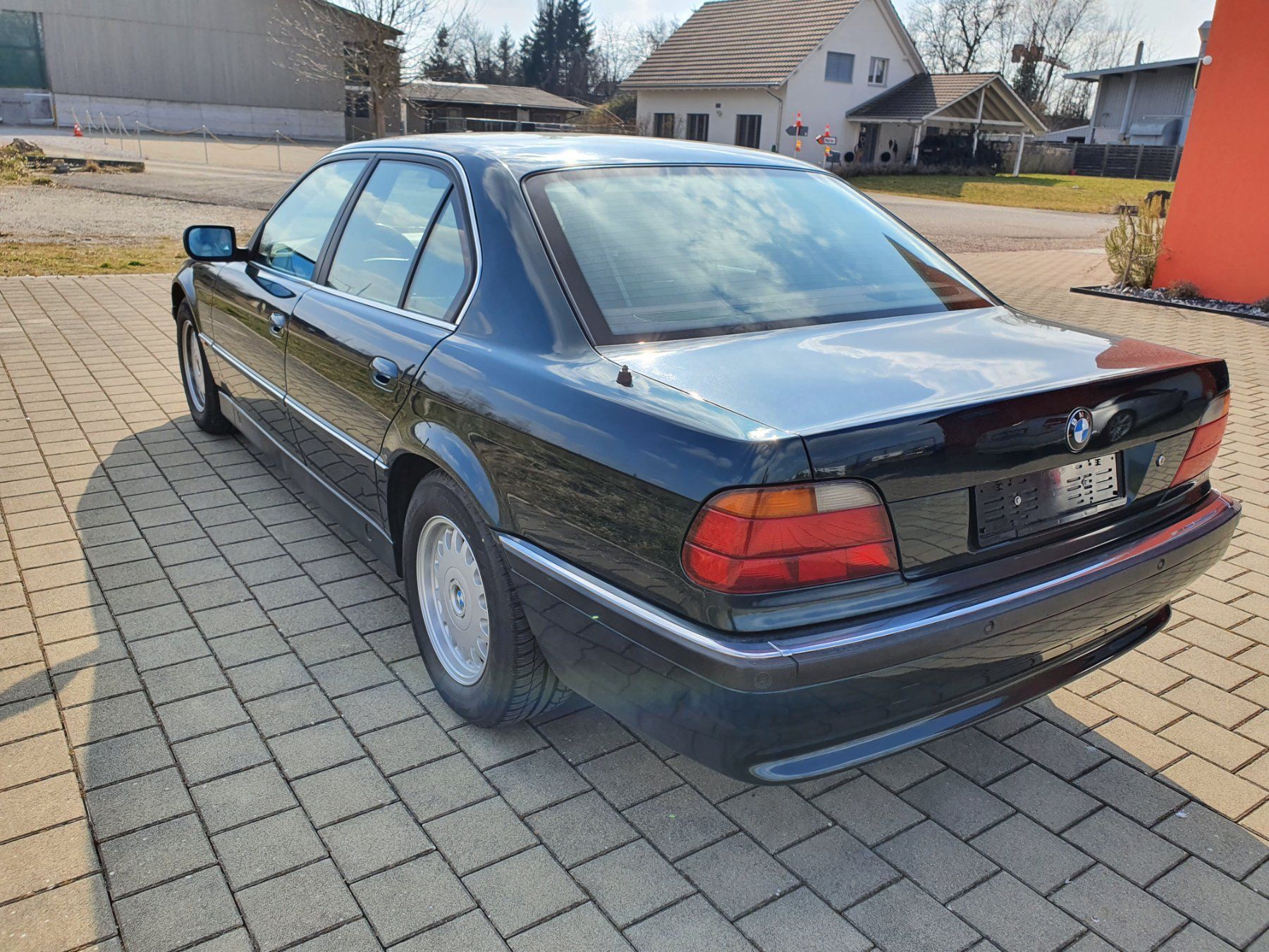 bmw-740i-e38-m60