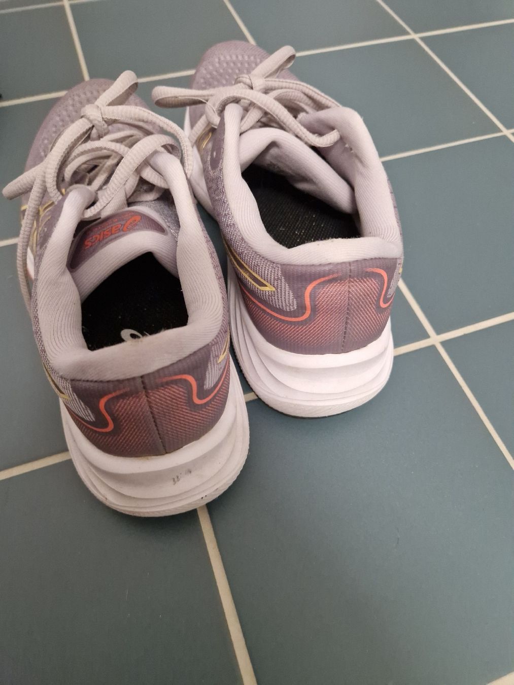 Asics Damenschuhe: Turnschuh Gr 38 - Asics  – Gebraucht aus Reinach BL von Dschinni80 5