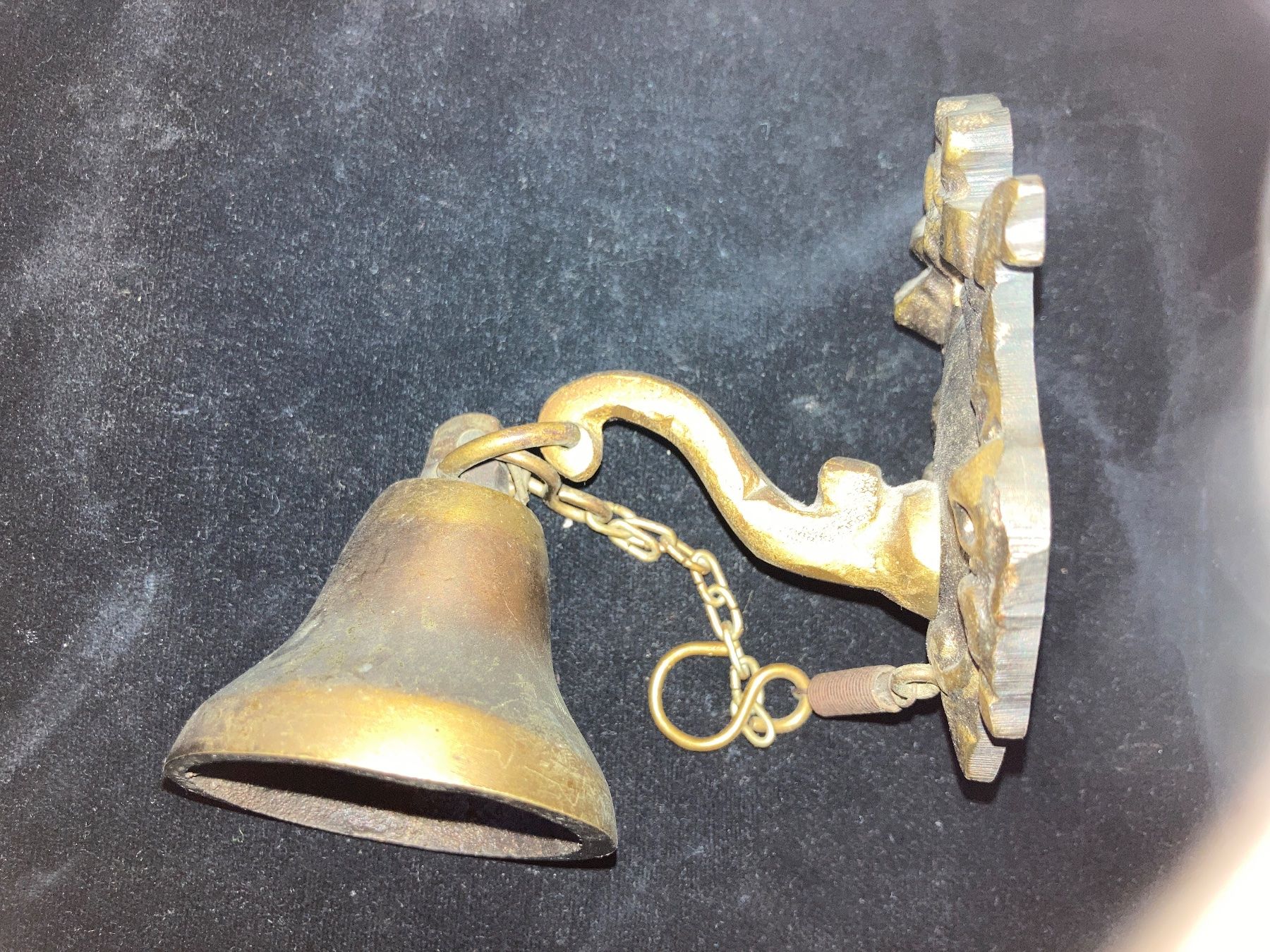 Cloches & sonnailles: Kleine Wand-Glocke aus Messing oder Bronze – D'occasion à Zürich par Chaeffeler 2