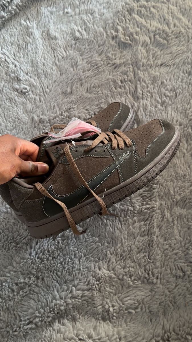 Jordan Herrenschuhe: Travis scott jordan 1 – Neu (gemäss Beschreibung) aus Pieterlen von sam_58jm