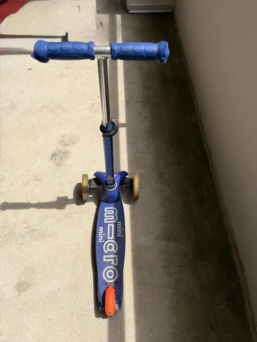 Micro Kickboard: Trottinett: Mini Micro Deluxe blau – Usato da Reinach BL venduto da P.Wild