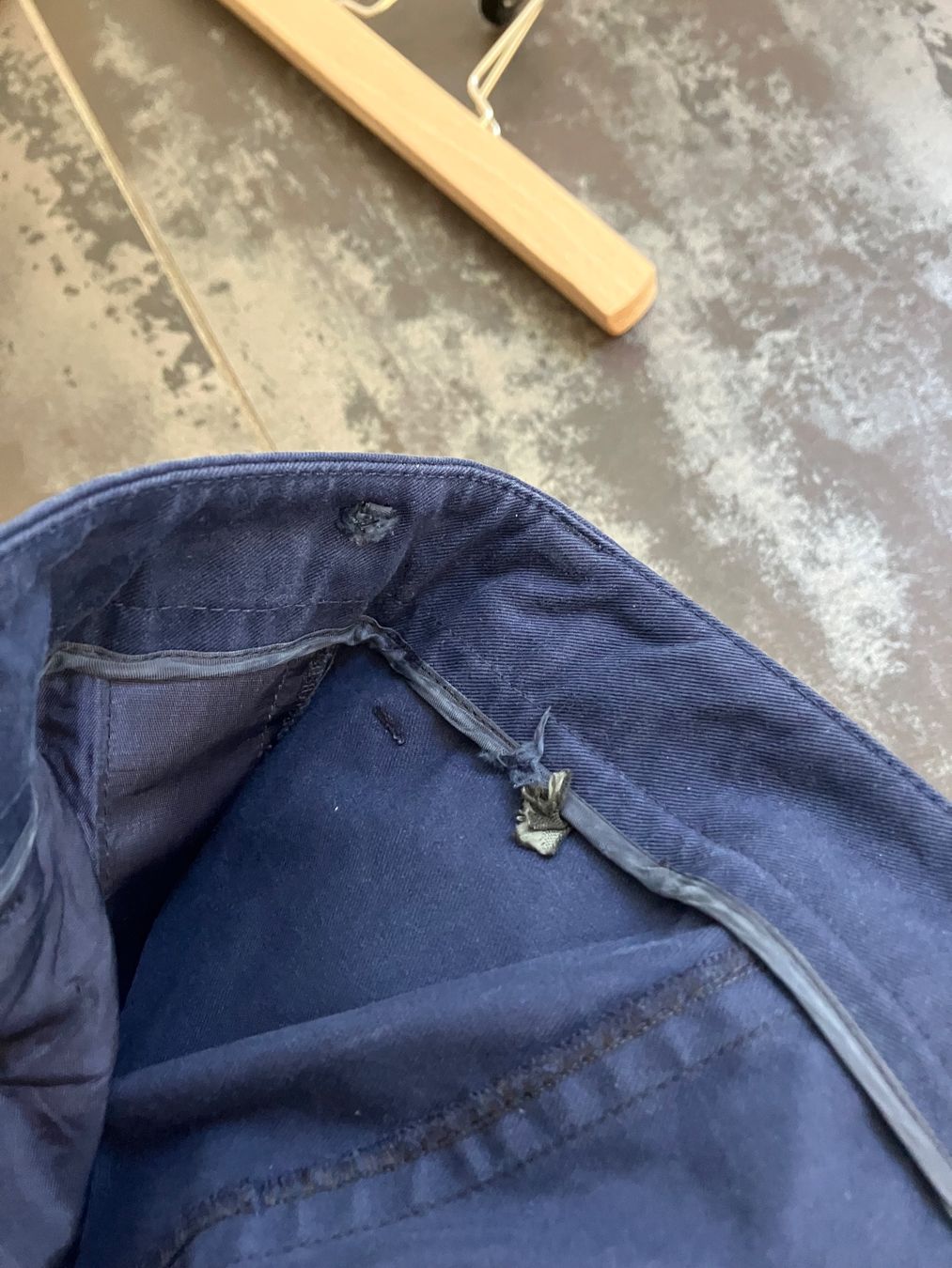 Prada Hosen: Prada Hose Gr 36 – Gebraucht aus Huttwil von Badi369 2