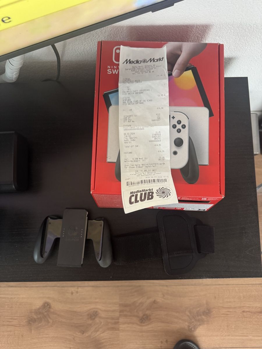 Nintendo Konsolen: Nintendo Switch Oled Konsole mit 3 Spielen – Gebraucht aus Frauenfeld von mar_d9hn 1