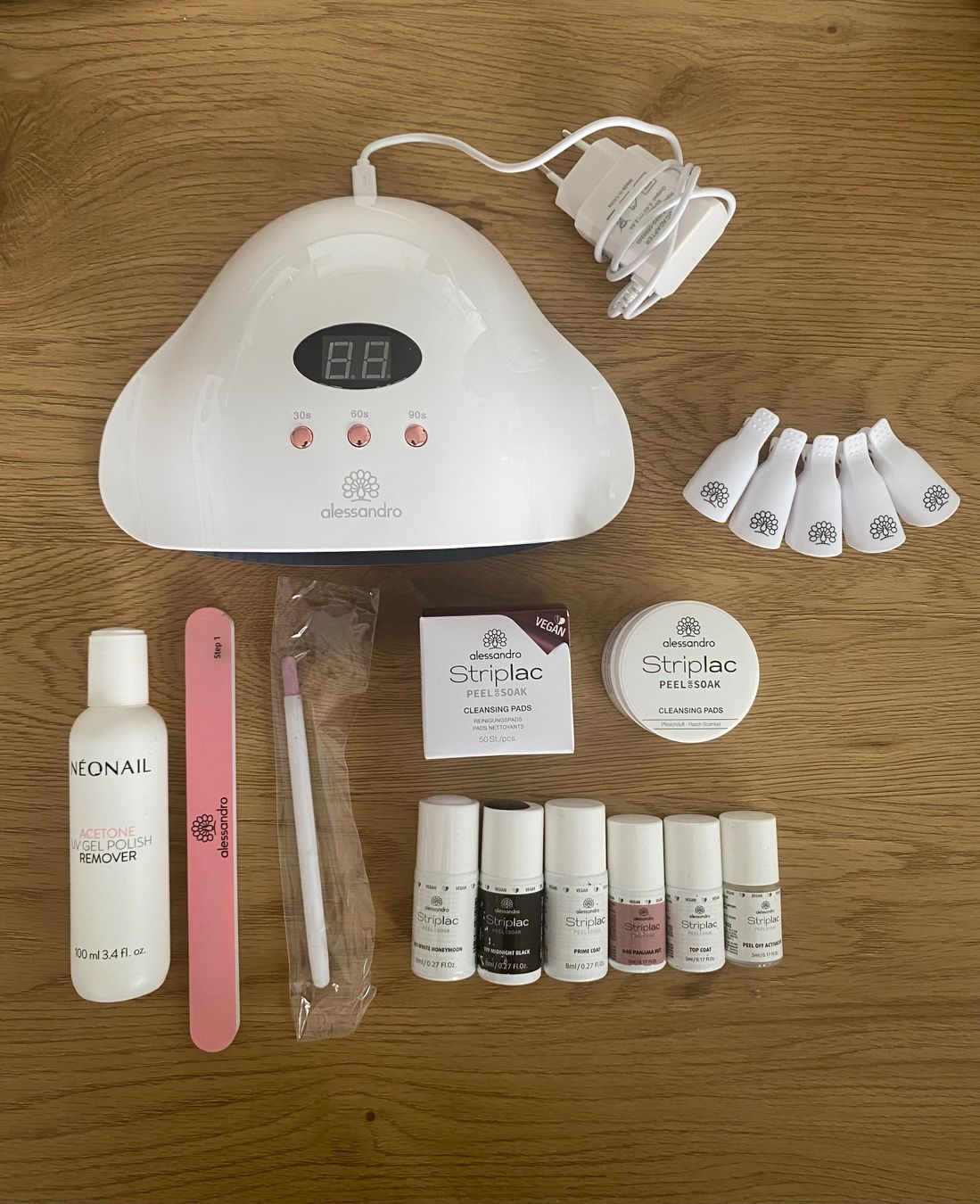 Smalto per unghie: Alessandro Striplac Pro Startet Kit - UV Nagelset – Nuovo (secondo la descrizione) da Zürich venduto da emi_6qt5