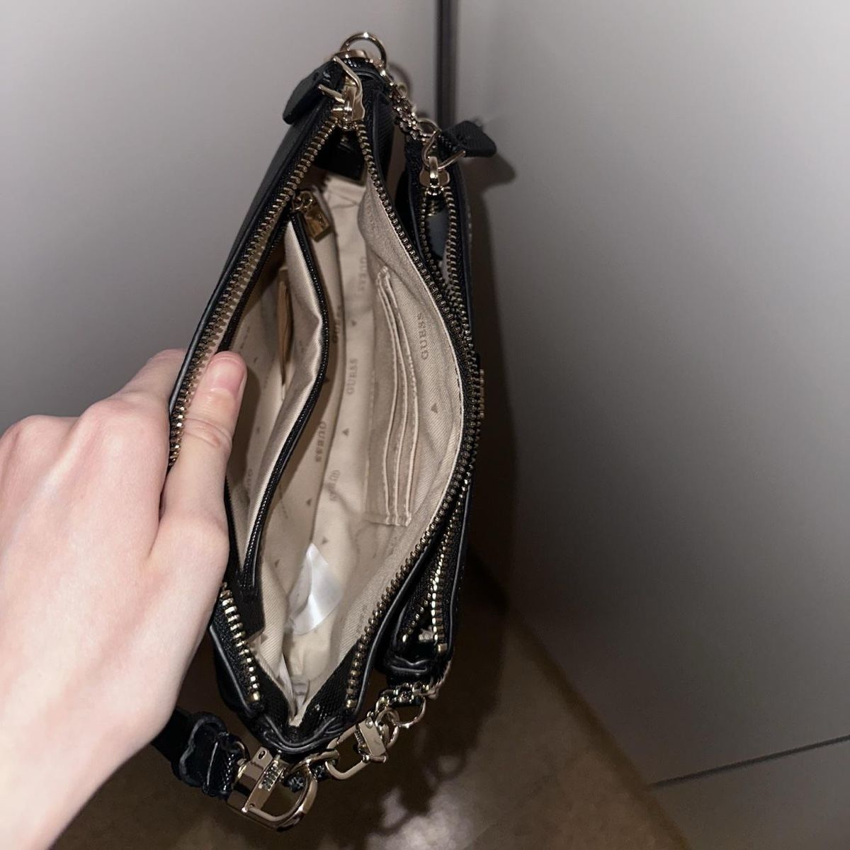 Guess Taschen für Damen: Guess Tasche – Neu (gemäss Beschreibung) aus Sempach von sar_j5jz 4