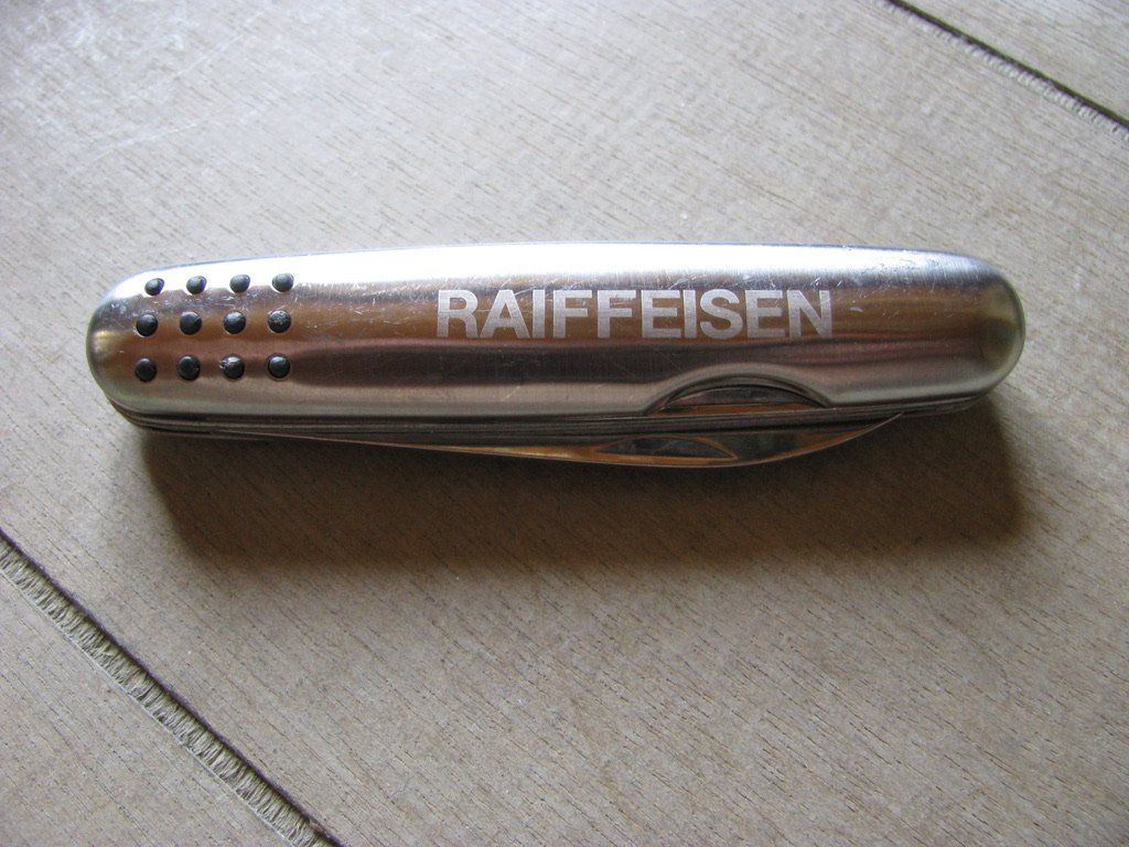 Coltelli tascabile: Taschenmesser -Couteau de poche - Raiffeisen – Usato da Zweisimmen venduto da Domii