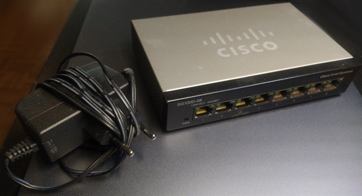 Cisco Hubs & Switches: Gigabit Switch mit 8 Ports: Cisco Sg100d-08 – D'occasion à Ecublens par angel.axel
