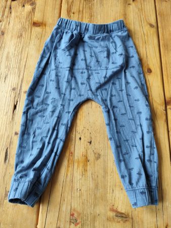 Bequeme Hose mit "Auto"-Motiven von "Topomini" in Gr. 92cm