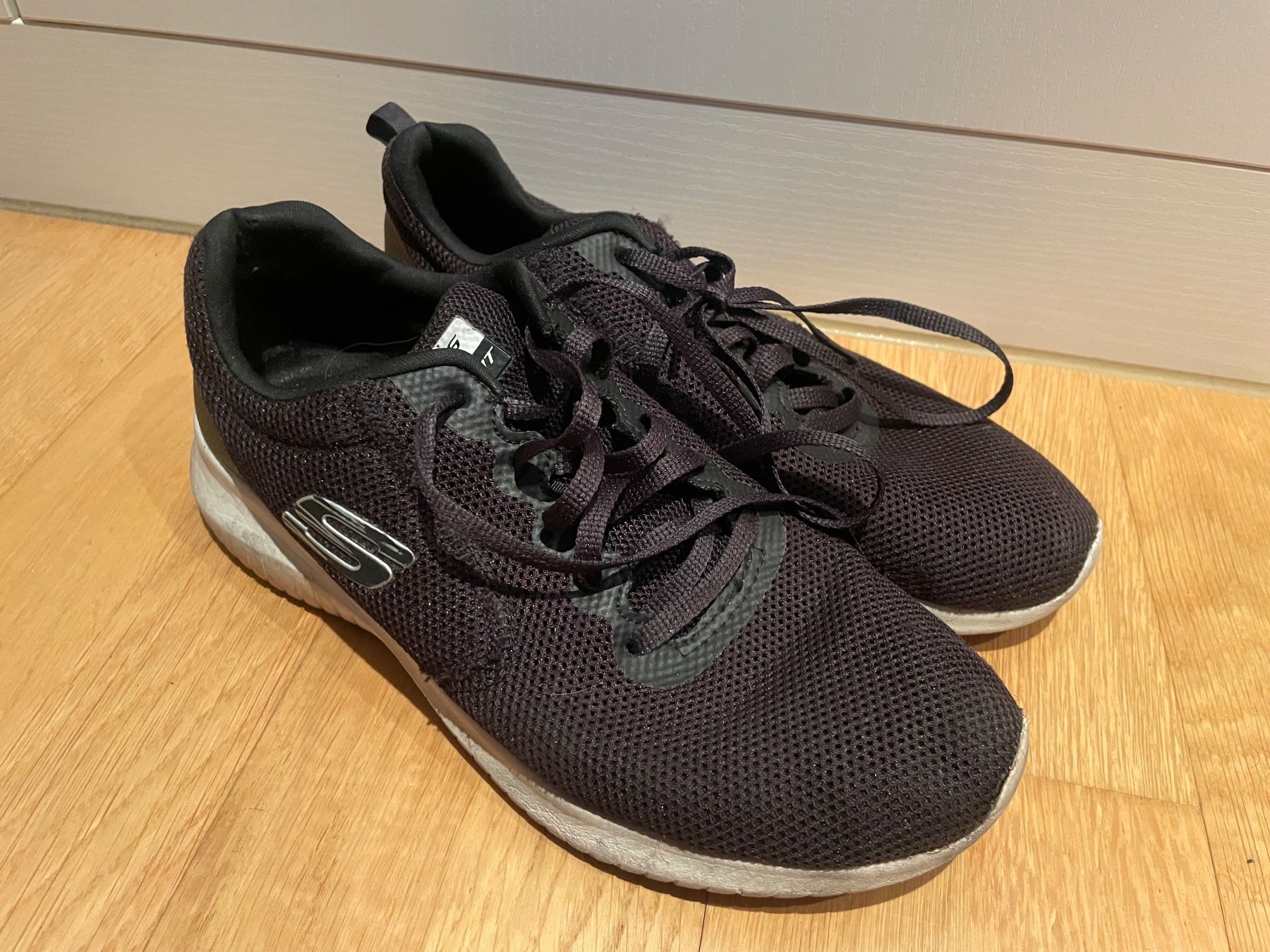 Skechers Scarpe da donna: Skechers Sneaker Gr. 38 – Usato da Emmen venduto da Manu4414