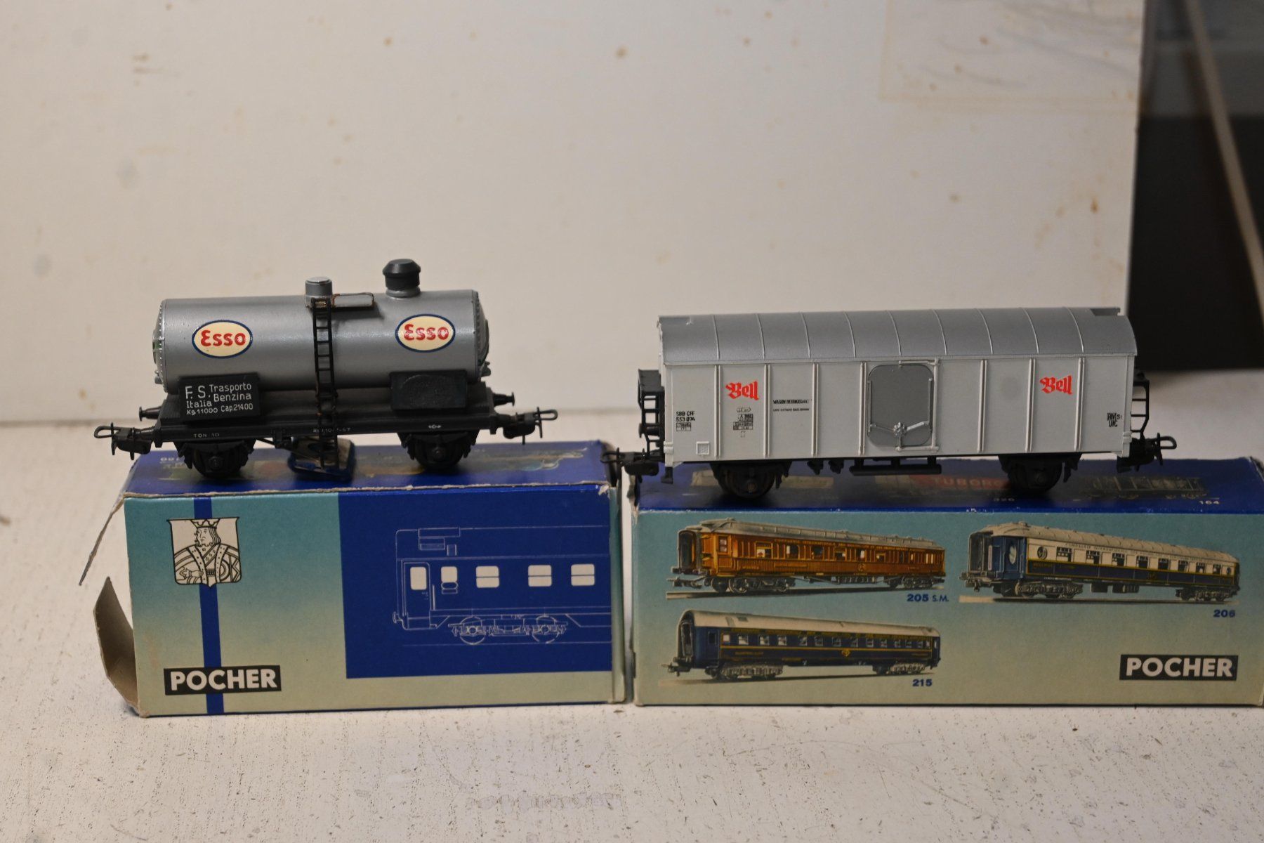 Pocher Modelleisenbahnen: Esso + Bell Wagen Pocher HO/AC – Gebraucht aus Laupen ZH von Zmoewe