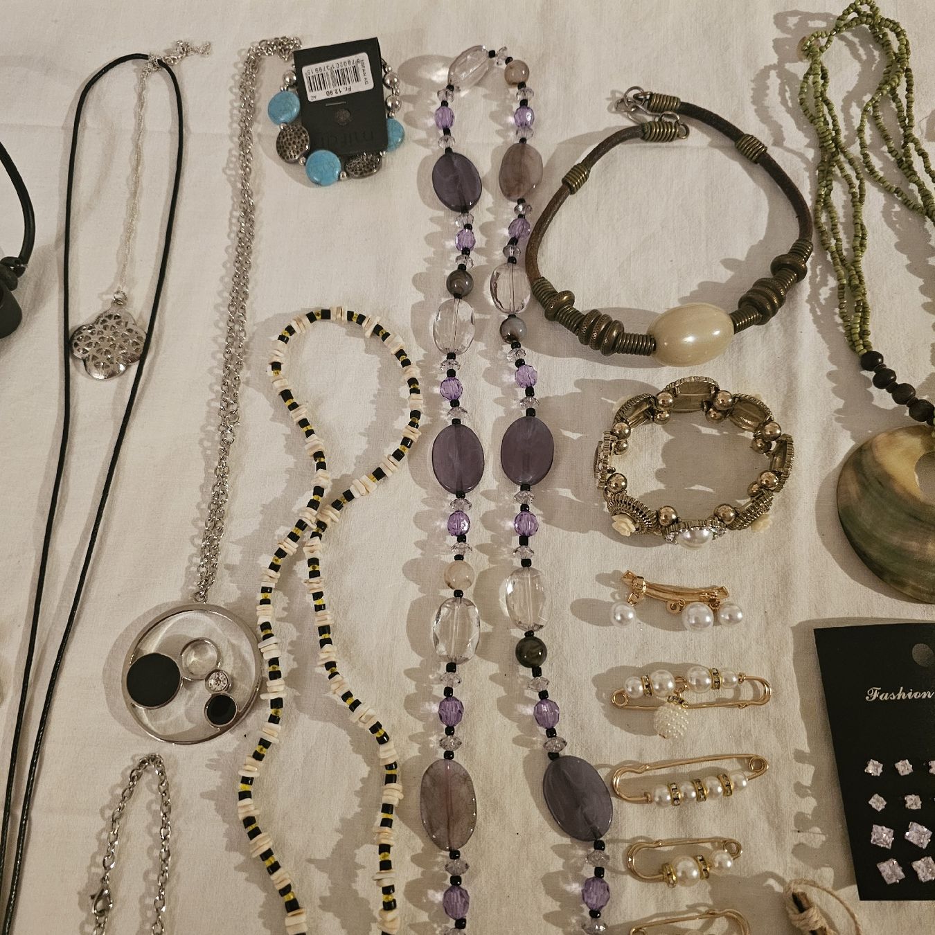 Altri gioielli: ENDET 85 teiligen schmuck lot diverses – Nuovo (secondo la descrizione) da wolfhalden venduto da 46464646 1