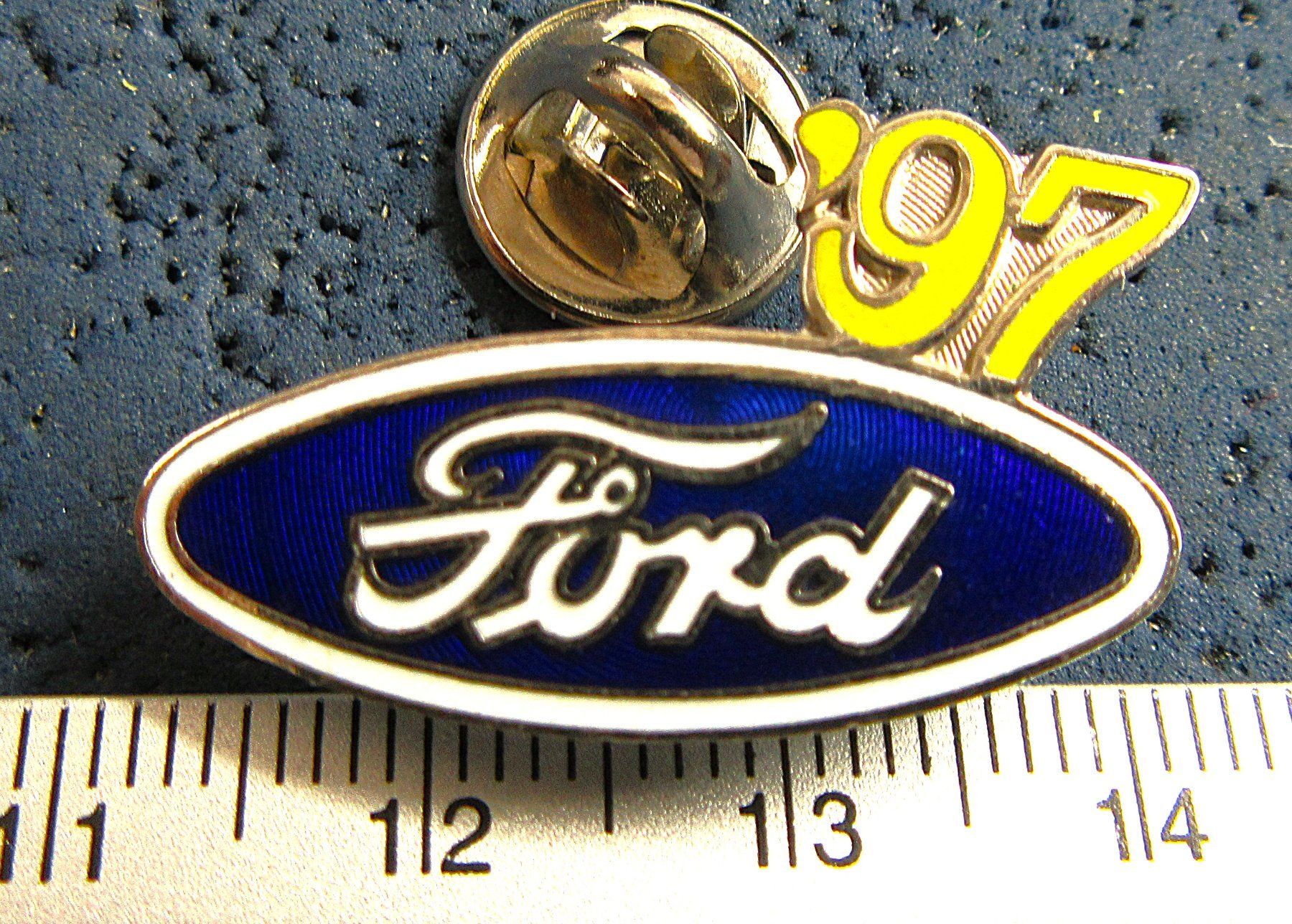 Ford Plaquettes & Badges: FORD '97 AUTO LOGO PIN ENAMEL – D'occasion à Ettingen par Hausi4711