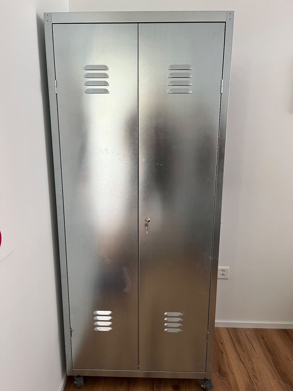 Interio Armadi: Metallschrank / Spind von Interio – Usato da Olten venduto da Floegu_Olten