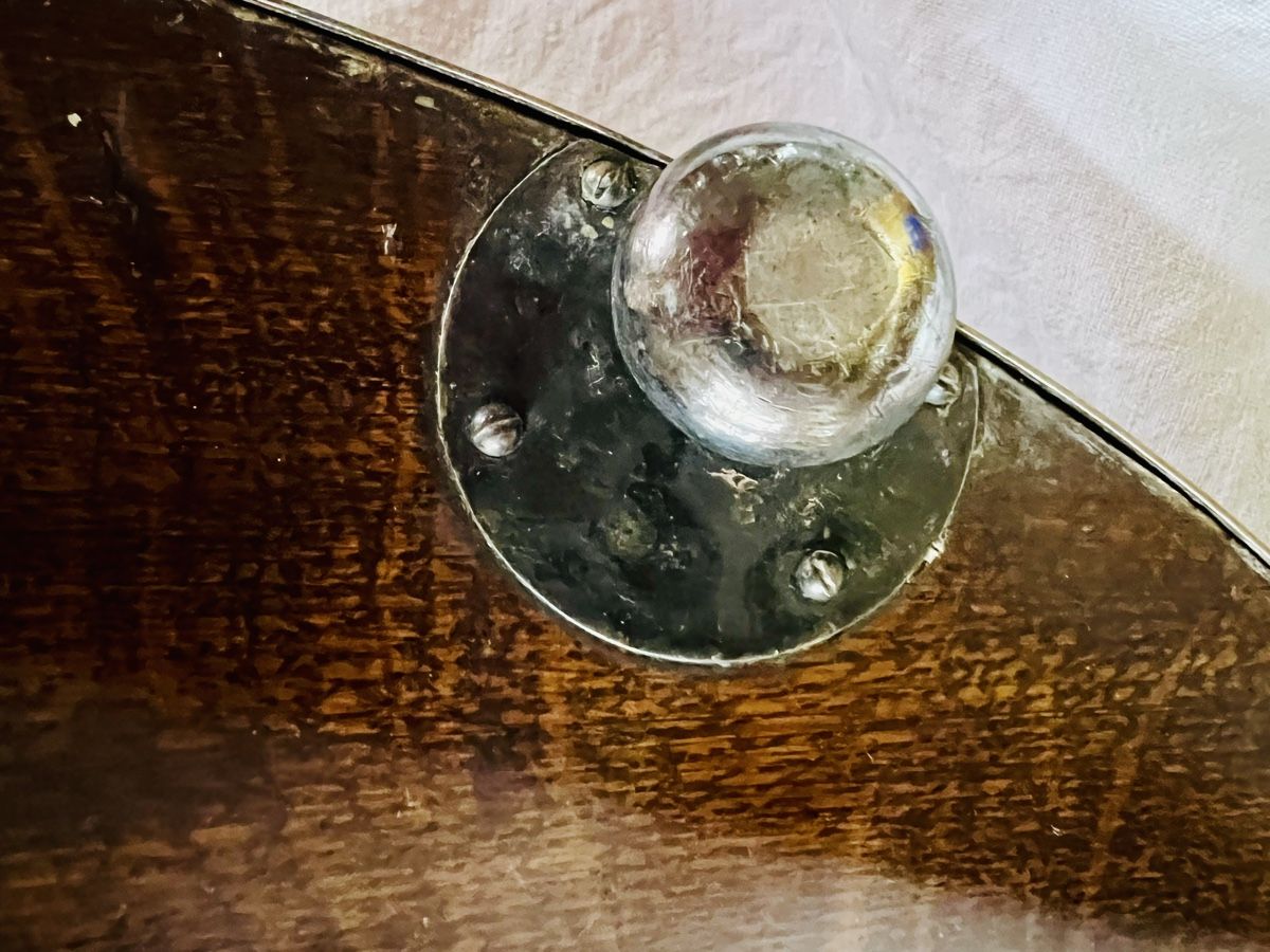 Articoli in legno: Serviertablett aus Holz und Messing – Usato da Biezwil venduto da Manuschka 4