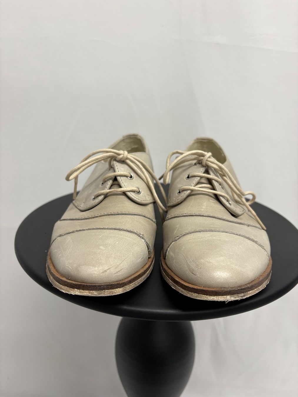 Scarpe da donna: CARA Schnürschuhe mit Cut outs Leder beige 36 – Usato da Regensdorf venduto da secondchancefashion 2