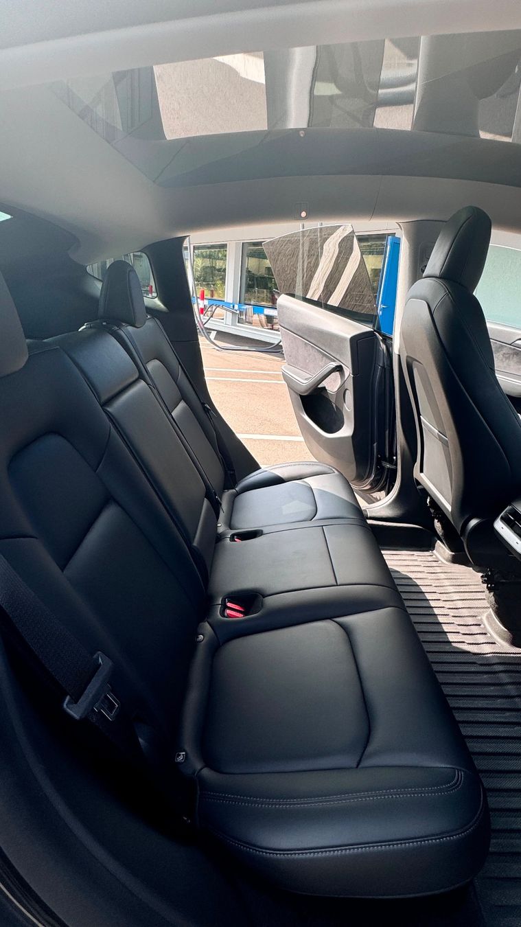 Tesla Autos: Tesla Model Y Grau guter Zustand – D'occasion à Bassersdorf par Jj090915 8