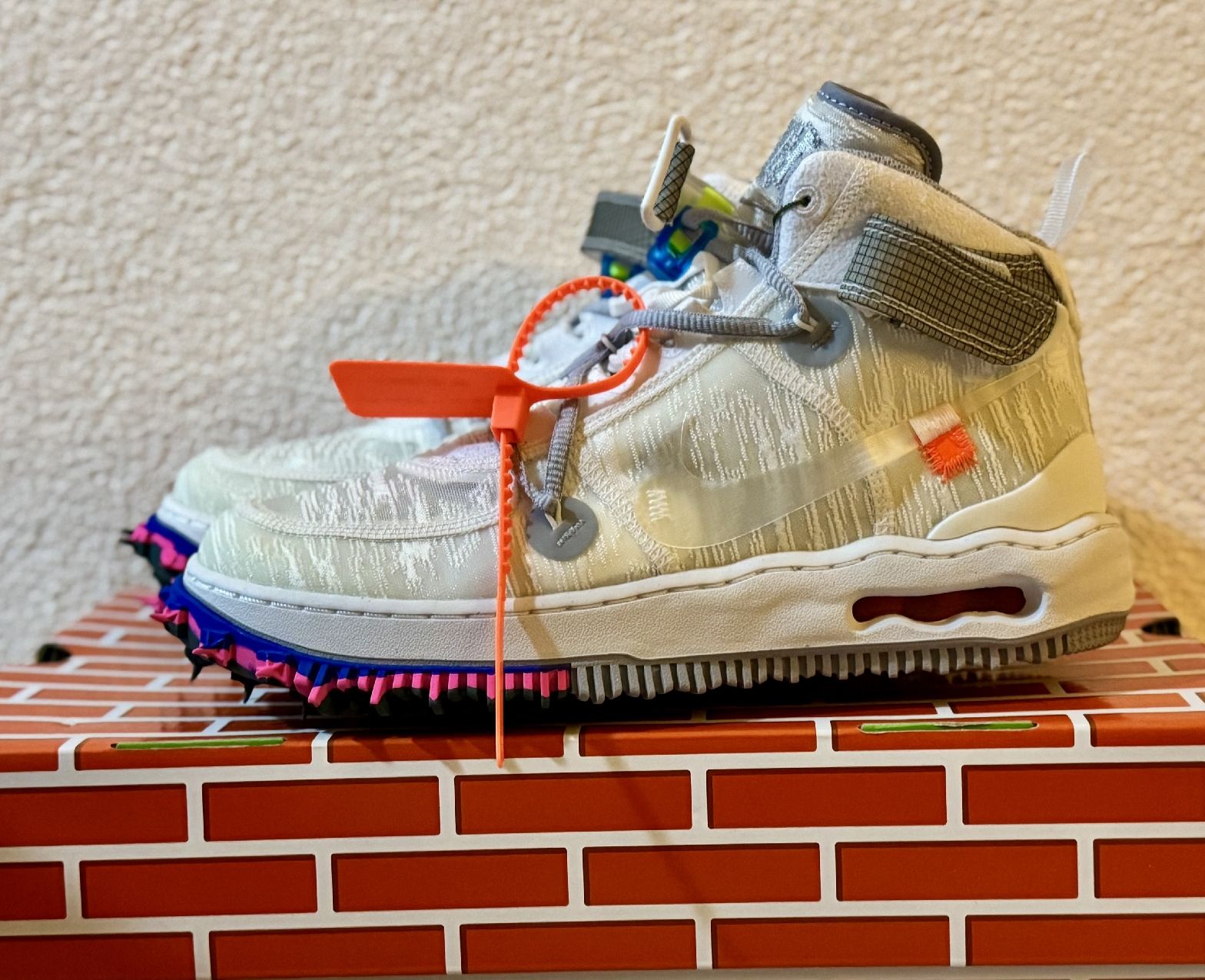 Nike Scarpe da uomo: Nike Air Force 1 Off-white – Nuovo e nell'imballaggio originale da Marin-Epagnier venduto da ArHofm