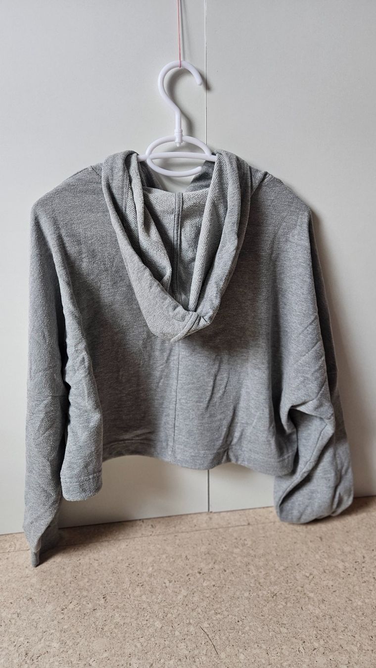 Pulls & Sweat-shirts: Kapuzenpullover – D'occasion à Münchenbuchsee par Yothu 1