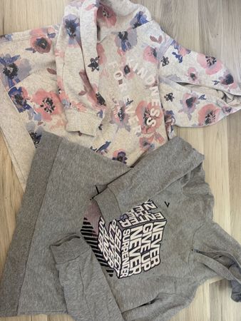 2 Kapuzenpullover H&M und Nerf Grösse 146/152 