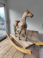 wunderschönes antikes Holzpferd