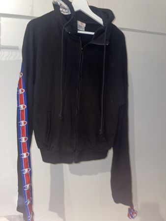 VETEMENTS x Champion