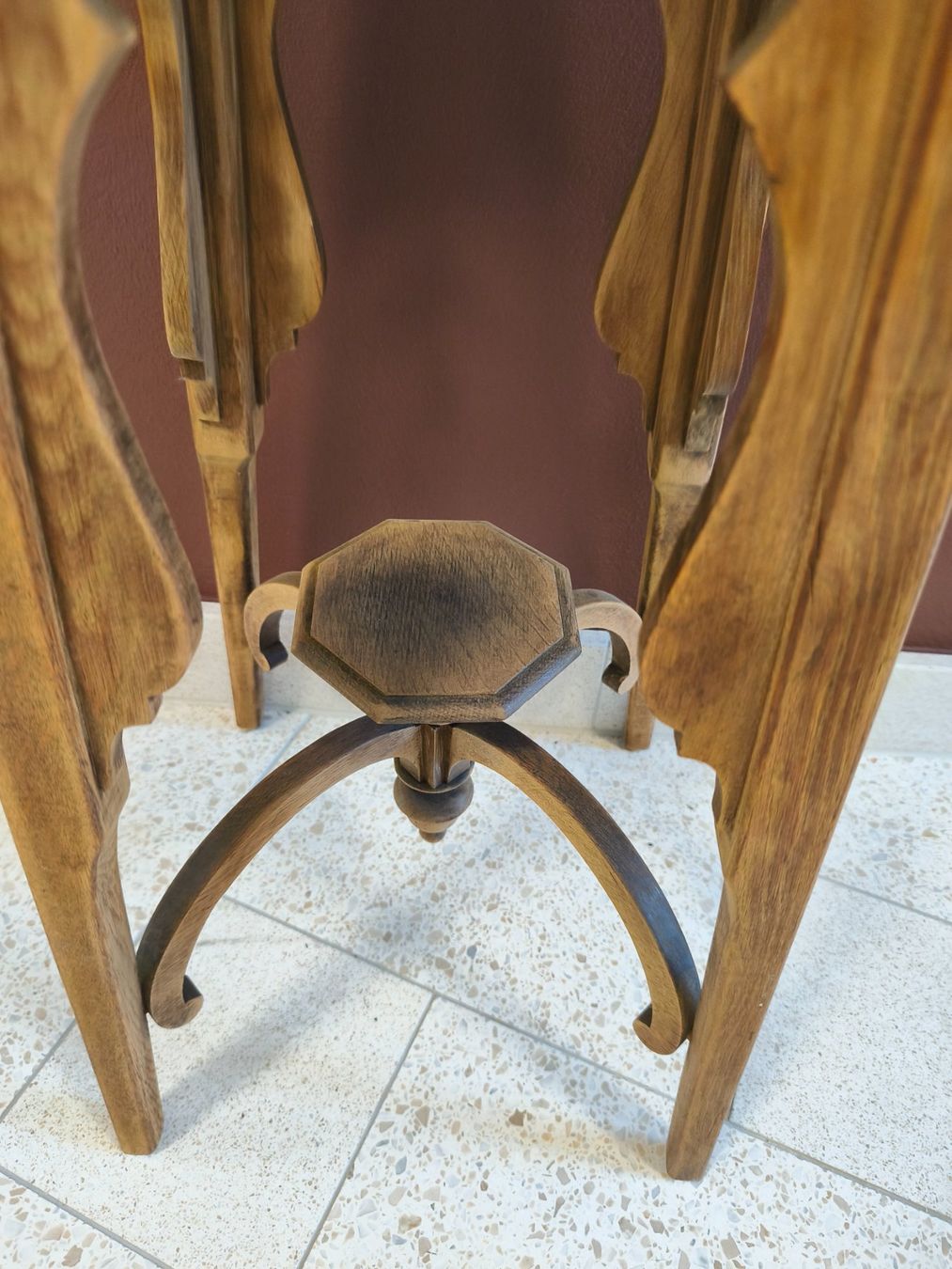 Autres articles pour la maison: Antiker Pflanzen Tisch massiv – D'occasion à Zürich par Jul69 2